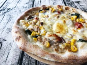 【口コミレビュー】ツナとコーンが溢れる冷凍ピザ！薪窯ナポリピザ フォンターナの「バンビーノ」
