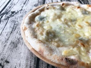 【口コミレビュー】赤ワインのおつまみに。薪窯ナポリピザ フォンターナの「ゴルゴンゾーラと蜂蜜のピッツァ」