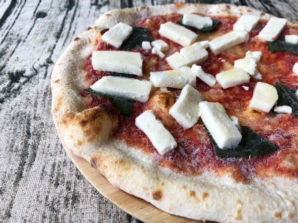 袋から取り出したマルゲリータ・ヴォーノ