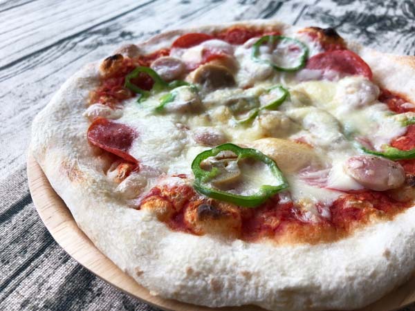 【口コミレビュー】人気冷凍ピザ、薪窯ナポリピザ フォンターナの「ミックスピザ」
