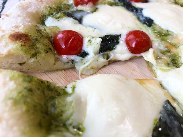 溢れるモッツァレラチーズ