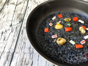 【冷凍パエリアを口コミ】パンdeパエリア パーティーの人気「イカスミのパエリア」を取り寄せ！