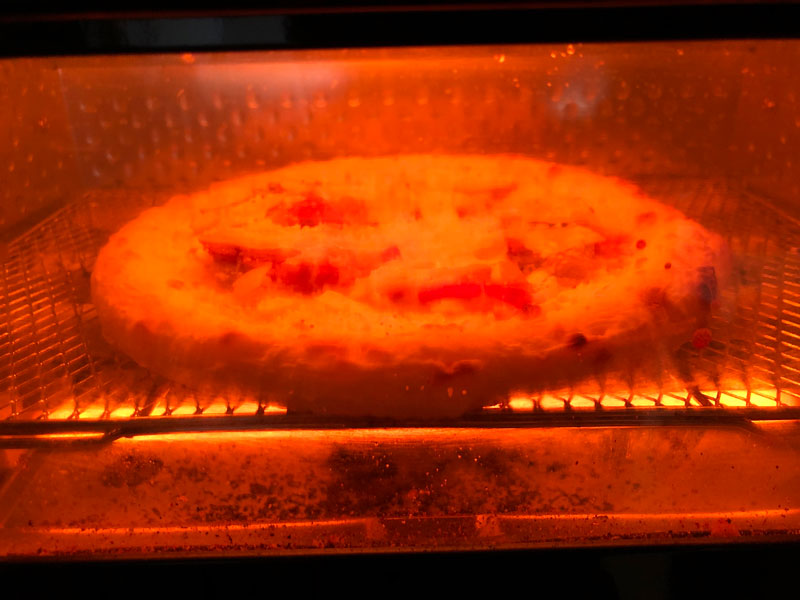 オーブントースターで焼く冷凍ピザ