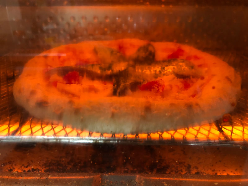 森山ナポリの「イワシとドライトマト」をオーブントースターへ
