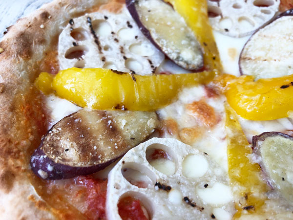 ヘルシーでおいしい！森山ナポリの塩麹加賀野菜ピザ