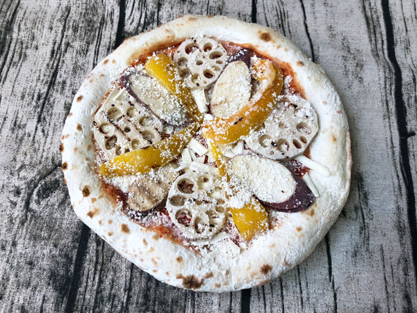 冷凍状態の森山ナポリの塩麹加賀野菜ピザ