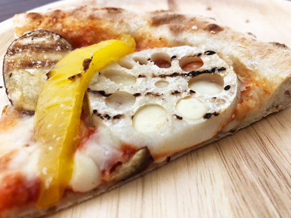 焦げ目がおいしい！森山ナポリの塩麹加賀野菜ピザ