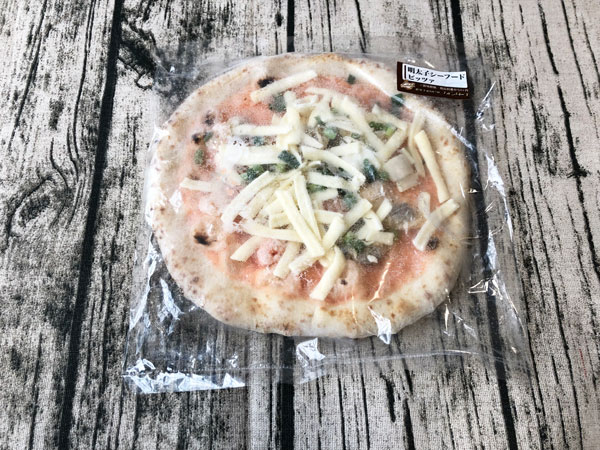 冷凍状態のフォンターナ「明太子シーフードピッツァ」