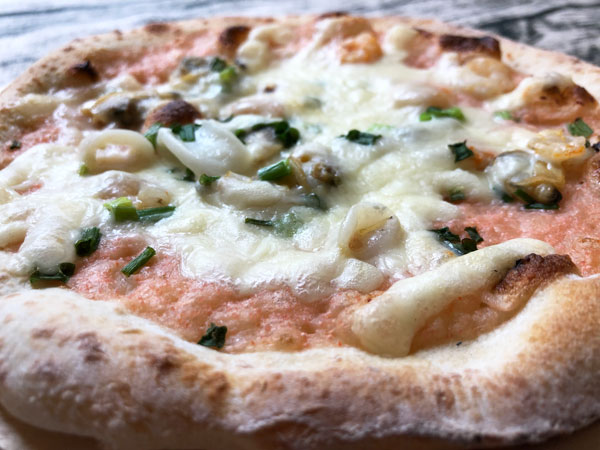 フォンターナ「明太子シーフードピッツァ」のトッピングアップ