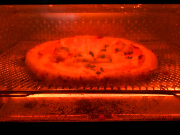 トースターで焼くだけの冷凍ピザ
