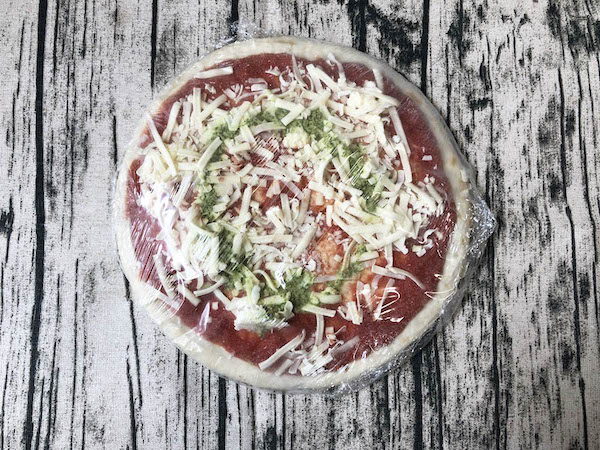 冷凍されたイオンの冷凍ピザ「トップバリュー マルゲリータピザ」