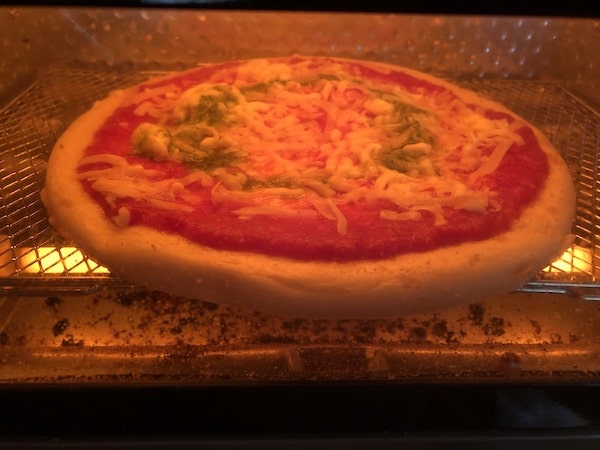 イオンの冷凍ピザ「トップバリュー マルゲリータピザ」をオーブントースターで焼く