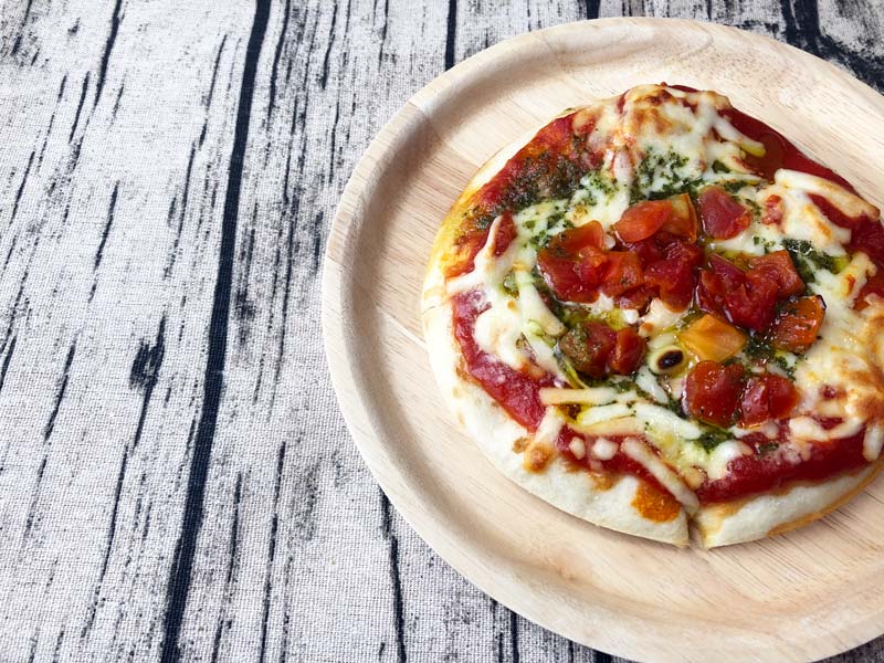 【口コミレビュー】ファミマの冷凍ピザ「お母さん食堂 マルゲリータピッツァ」イタリアのおふくろの味だった