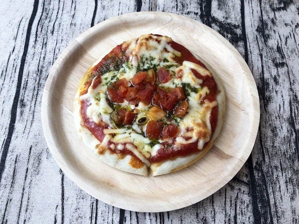 ファミリーマートの冷凍ピザ「お母さん食堂 トマト感じるマルゲリータピッツァ」出来上がり！