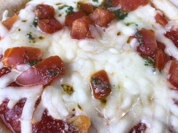ローソンの冷凍ピザ「ピッツァマルゲリータ」のチーズ