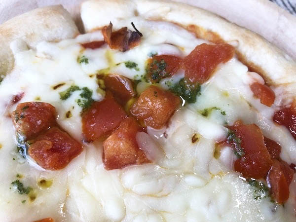ローソンの冷凍ピザ「ピッツァマルゲリータ」のトマト