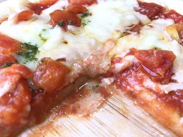 ジューシーなローソンの冷凍ピザ「ピッツァマルゲリータ」