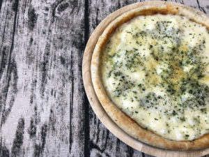 【口コミレビュー】プティ・ギャルソンの「6種の贅沢チーズピザ」チーズ好きなら必食