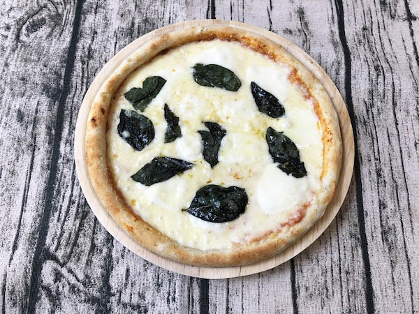 ピザ プティ・ギャルソンの冷凍ピザ「ピッツァマルゲリータ」出来上がり