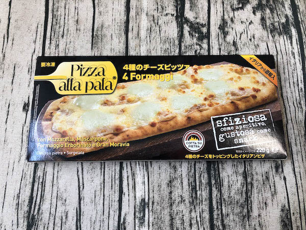 SVILAの業務用冷凍ピザ「４種のチーズピザ」のパッケージ