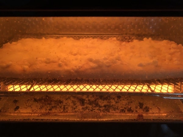 SVILAの業務用冷凍ピザ「４種のチーズピザ」をオーブントースターで焼く