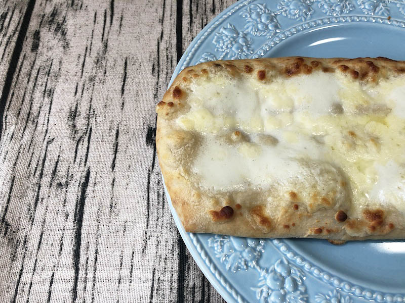 【口コミレビュー】SVILAの業務用冷凍ピザ「４種のチーズピザ」イタリア直輸入は伊達じゃない
