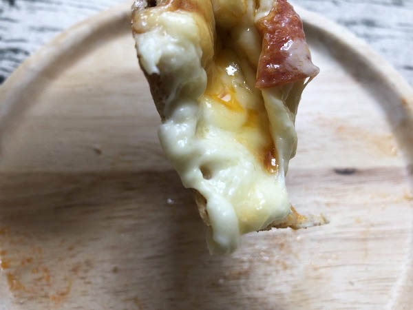 ピザハウスロッソの「チーズ&チーズホワイトソース」の贅沢な食べ方