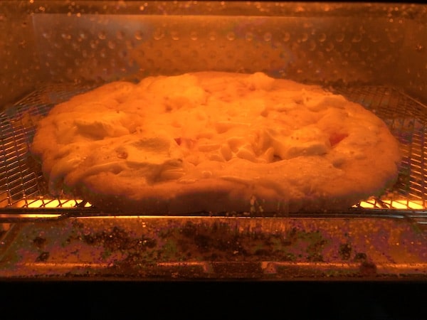 ピザハウスロッソの「チーズ&チーズホワイトソース」をオーブントースターで焼く