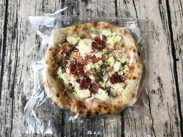 PST六本木・ピッツァスタジオタマキの冷凍ピザ「Pizza Tamaki」冷凍状態