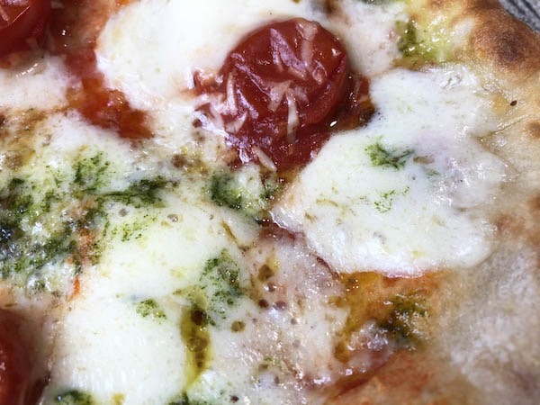 PST六本木・ピッツァスタジオタマキの冷凍ピザ「Pizza Tamaki」のチーズ