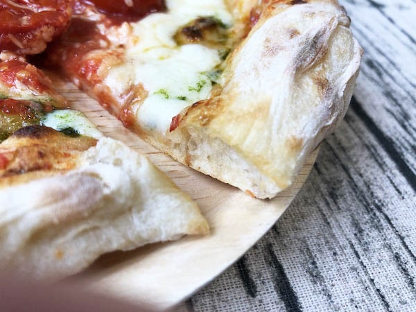 PST六本木・ピッツァスタジオタマキの冷凍ピザ「Pizza Tamaki」のコルニチョーネ