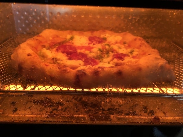 PST六本木・ピッツァスタジオタマキの冷凍ピザ「Pizza Tamaki」をオーブントースターで焼く
