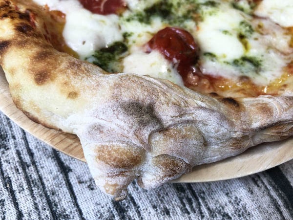PST六本木・ピッツァスタジオタマキの冷凍ピザ「Pizza Tamaki」のコルニチョーネ