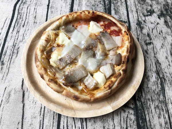 「森のピザ工房ルヴォワール」の「蔵王のお釜ピザ 自家製ベーコン」出来上がり！