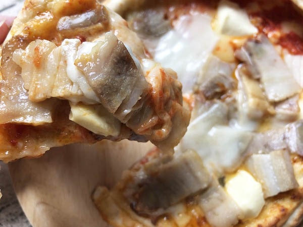 「森のピザ工房ルヴォワール」の「蔵王のお釜ピザ 自家製ベーコン」