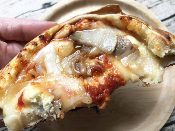 「森のピザ工房ルヴォワール」の「蔵王のお釜ピザ 自家製ベーコン」