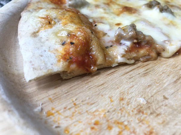 ピザハウスロッソの「イタリアンソーセージとベーコン」の断面