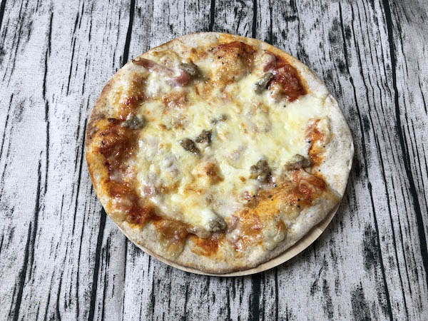 ピザハウスロッソの「イタリアンソーセージとベーコン」出来上がり！