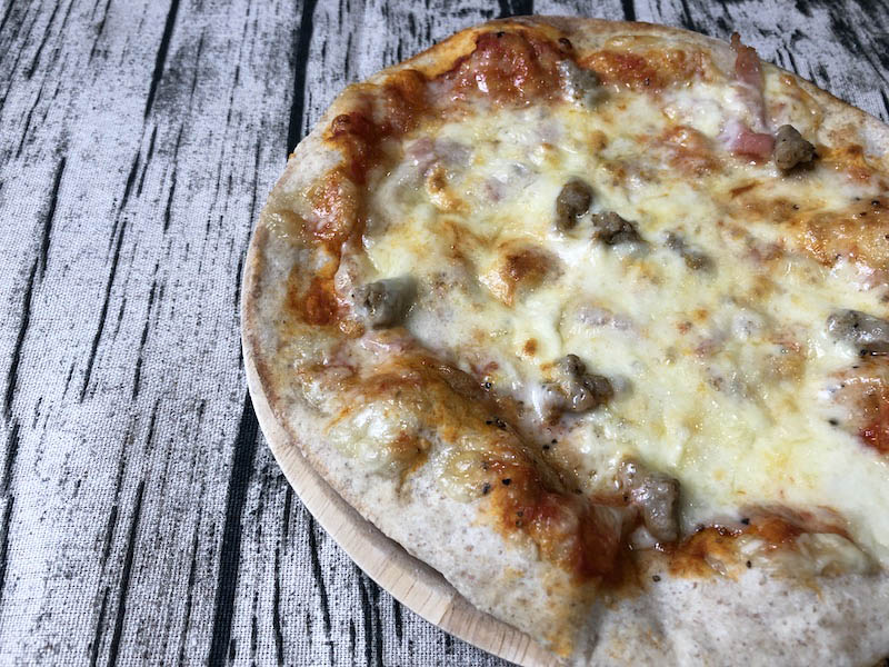 【口コミレビュー】ピザハウスロッソの「イタリアンソーセージとベーコン」シンプルな肉とチーズの旨味