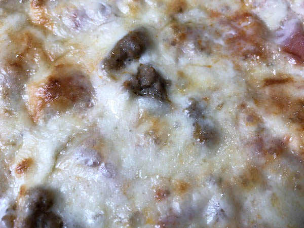 ピザハウスロッソの「イタリアンソーセージとベーコン」のソーセージ