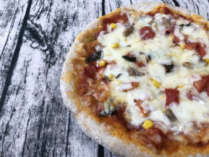 【口コミレビュー】ピザハウスロッソの「スペシャルMIXピザ」溢れるトマト果汁ごと豪快にかぶりつけ！