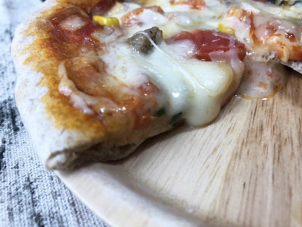 ピザハウスロッソのスペシャルMIXピザの断面