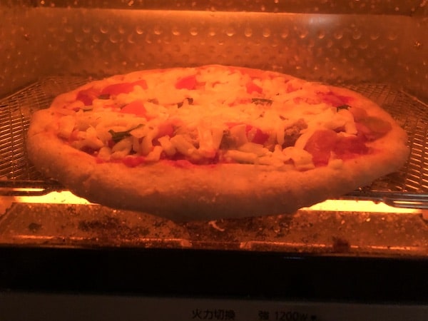 ピザハウスロッソのスペシャルMIXピザをオーブントースターで焼く
