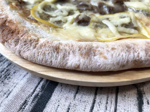 ビッグベアーズの冷凍ピザ「レモンステーキピザ」のコルニチョーネ