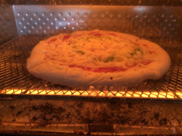 【糖質コントロール】からだシフト冷凍ピザ「ピッツァマルゲリータ」をオーブントースターで焼く