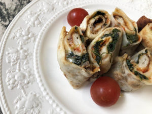 ジャンカルロ東京の冷凍ピザ「バトンピッツァ・サルシッチャ」くるっと旨味を凝縮!