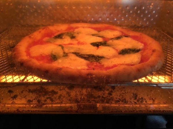 ICARO（イーカロ）のグルテンフリー冷凍ピザ「水牛モッツァレラチーズのマルゲリータ」をオーブントースターで焼く