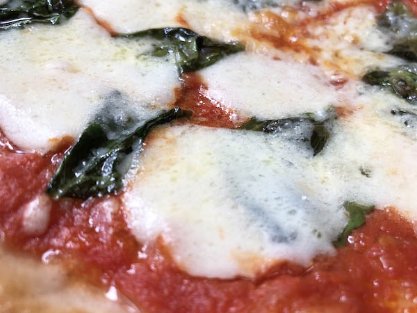 ICARO（イーカロ）のグルテンフリー冷凍ピザ「水牛モッツァレラチーズのマルゲリータ」