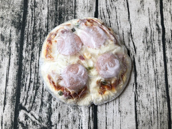 マルハニチロの「ミックスピザ3枚入」冷凍状態