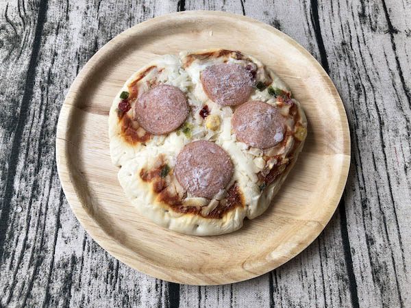 マルハニチロの冷凍ピザ「ミックスピザ3枚入」冷凍状態
